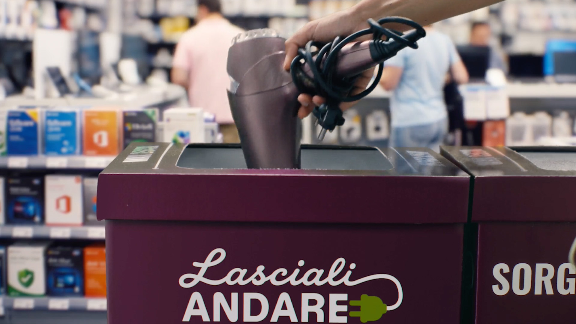 “Lasciali Andare”: the WEEE campaign encouraging consumers to recycle electronic waste in electronics stores